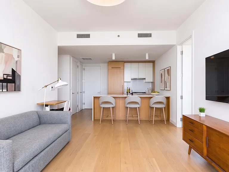 22-18 Jackson Ave #812 — Photo 4