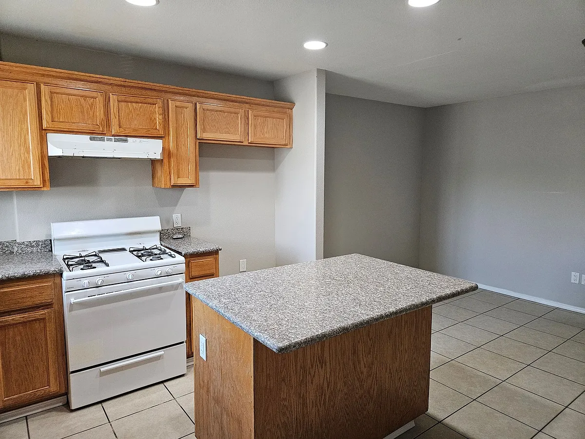 Building Photo - 2785 Central Park Dr #A-C