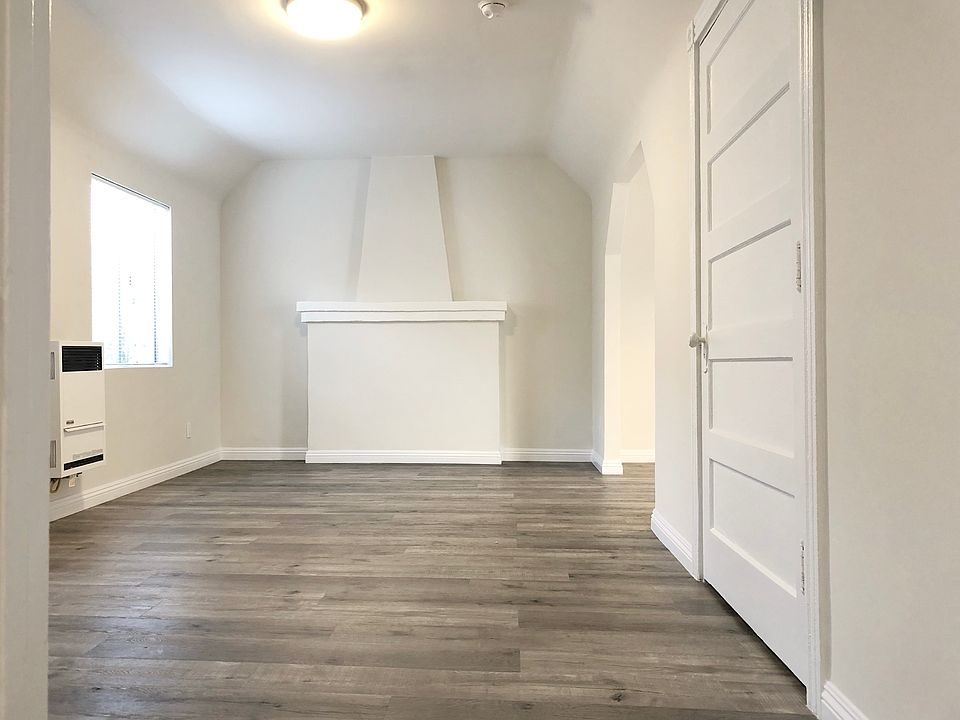 1st image of 4218 Lockwood Ave #5