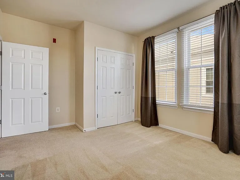 2465 Army Navy Dr #1-317 — Photo 22