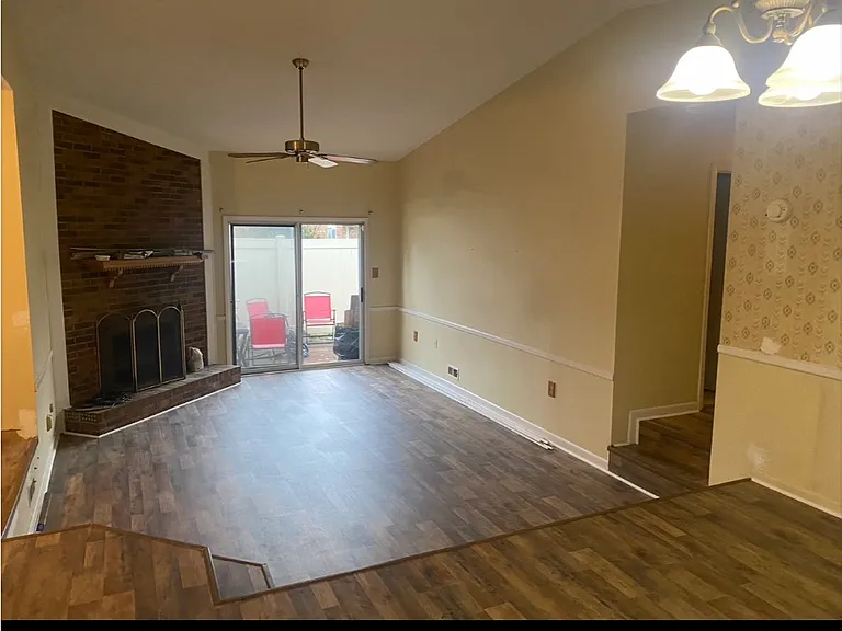 128 Deerfield Dr — Photo 3