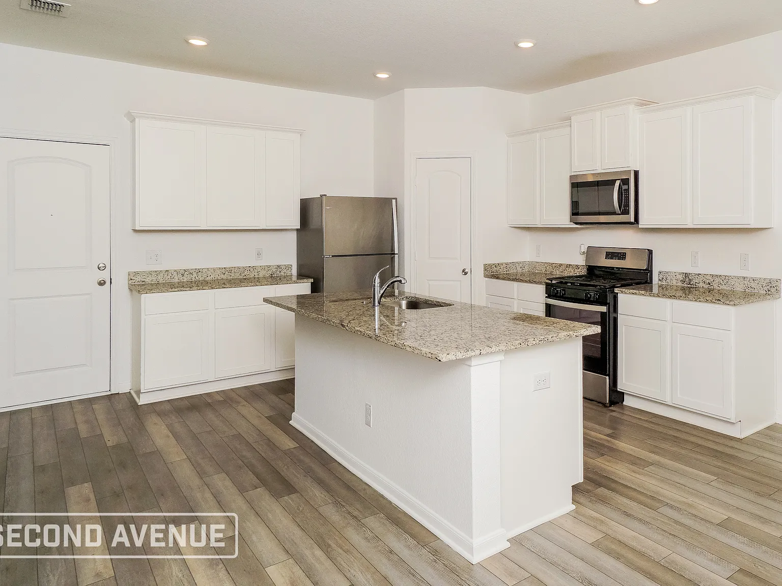 4 bed, 2.5 bath, 2205 sqft, $1,695 — Photo 4