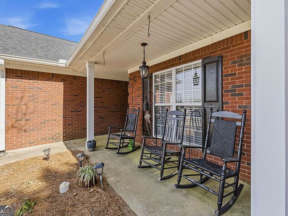 5th image of 460 Flyway Ln