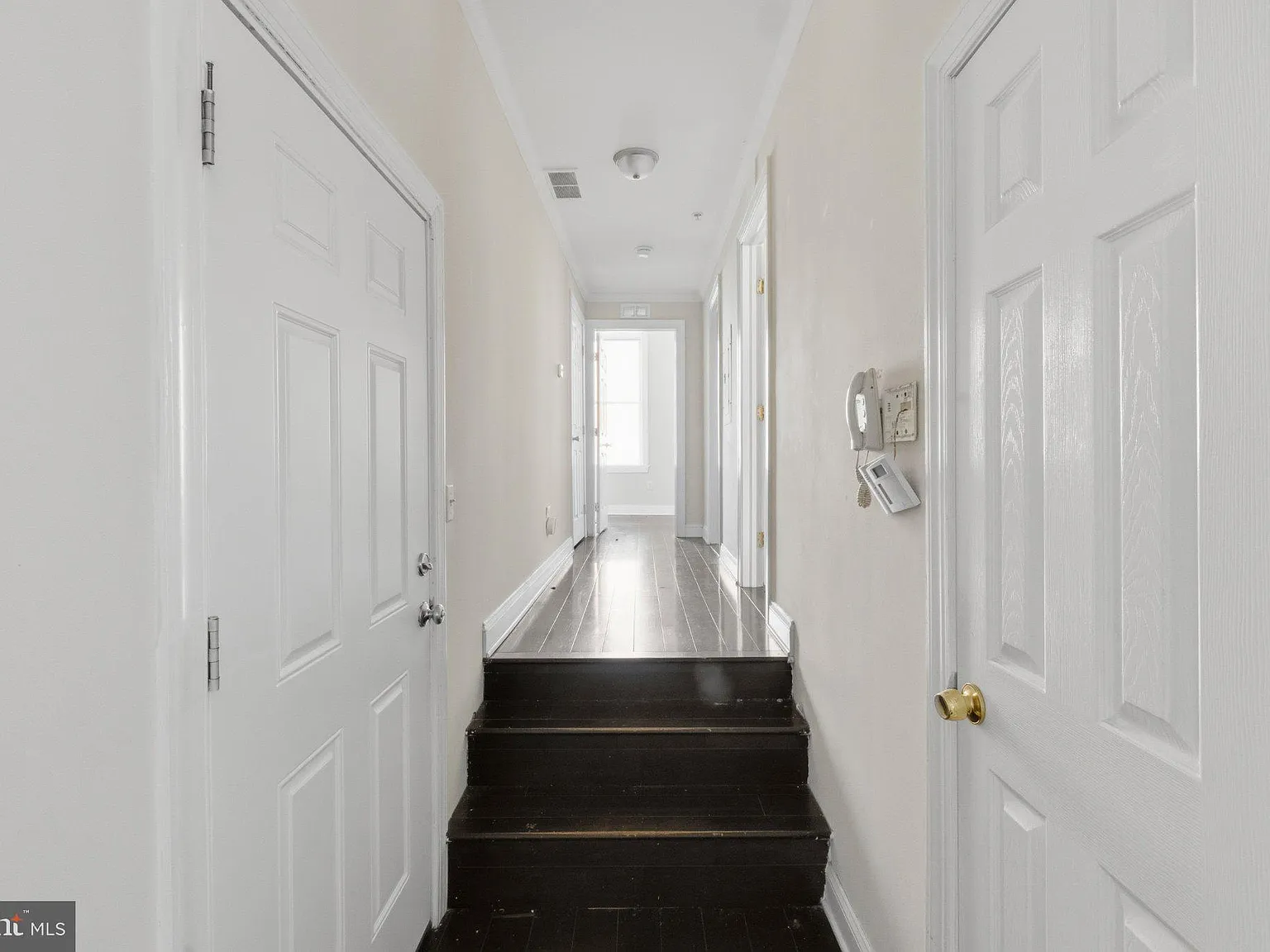 3 bed, 1.0 bath, 3003 sqft, $1,300 — Photo 2