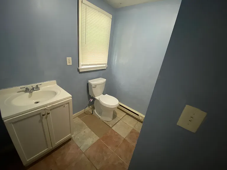 811 W Main St #6 — Photo 9