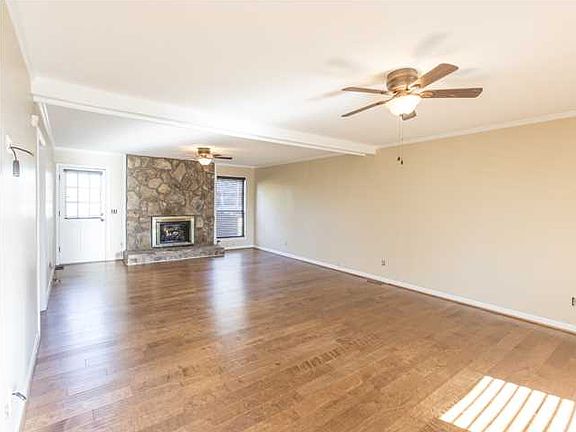 4th image of 8417 Rosetree Dr