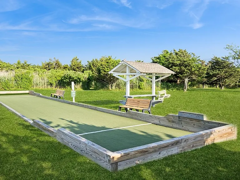 147 Pembroke Dr — Photo 41