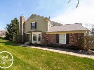 1490 Saddle Ln, Rochester, MI 48306