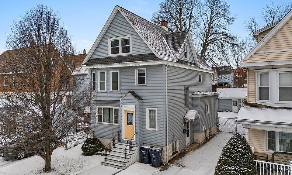 1st image of 44 Crescent Pl