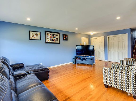4th image of 10104 S Komensky Ave