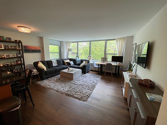 3rd image of 1255 N Sandburg Ter APT 206