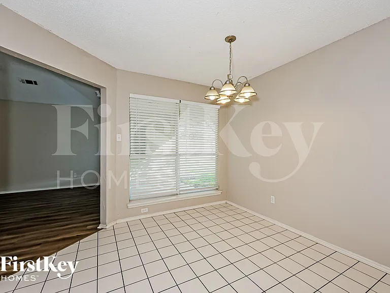 606 Plainview Dr — Photo 5