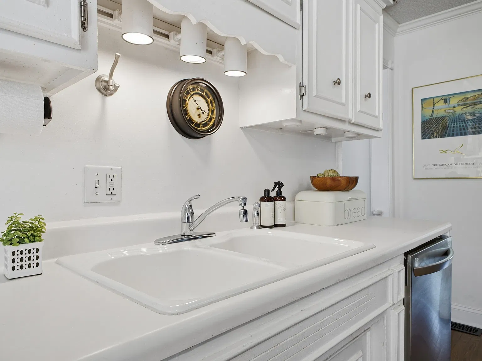 3 bed, 2126 sqft, $3,600 — Photo 3