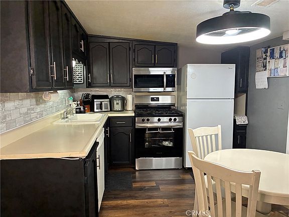 3rd image of 1536 Fir Ave