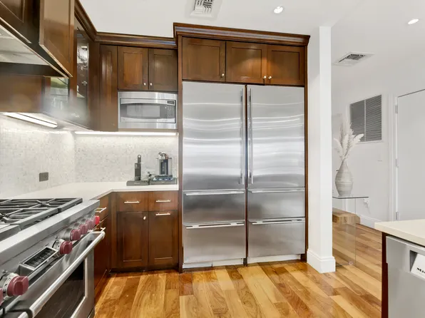 447 Avenue P image 4 of 19