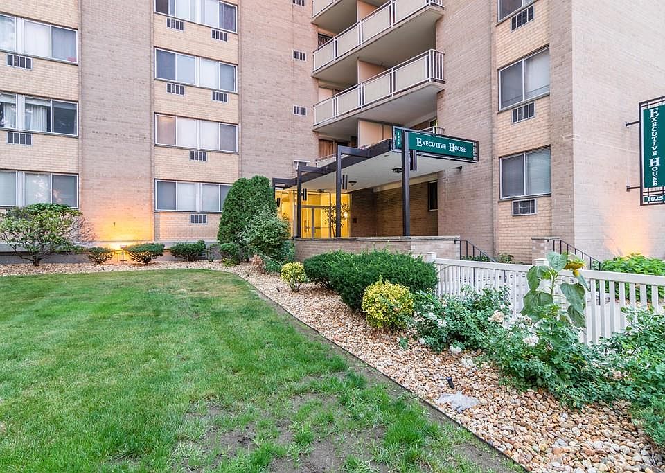 1st image of 1025 Hancock St Unit 11H