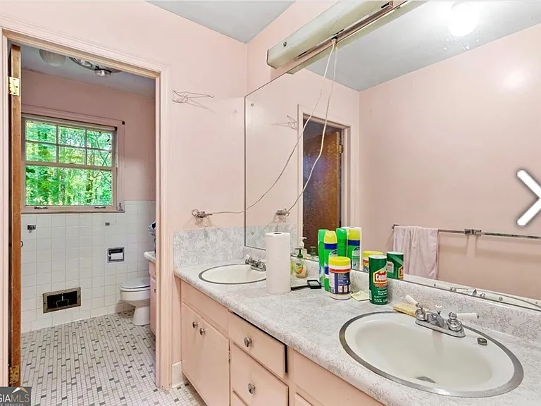 1354 Weston Dr — Photo 8