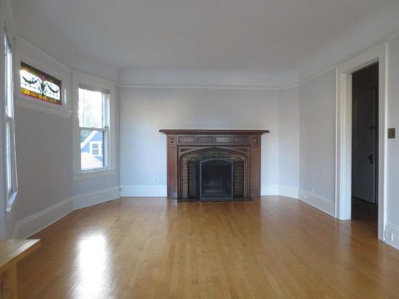 4th image of 2442 Bryant Ave S #2