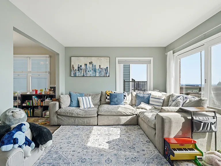 131 Meridan St #1 — Photo 4