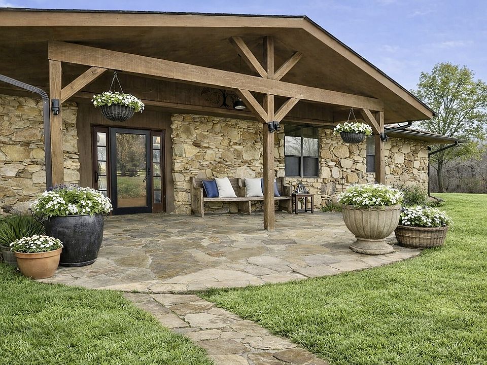 4th image of 1552 New Harmony Rd