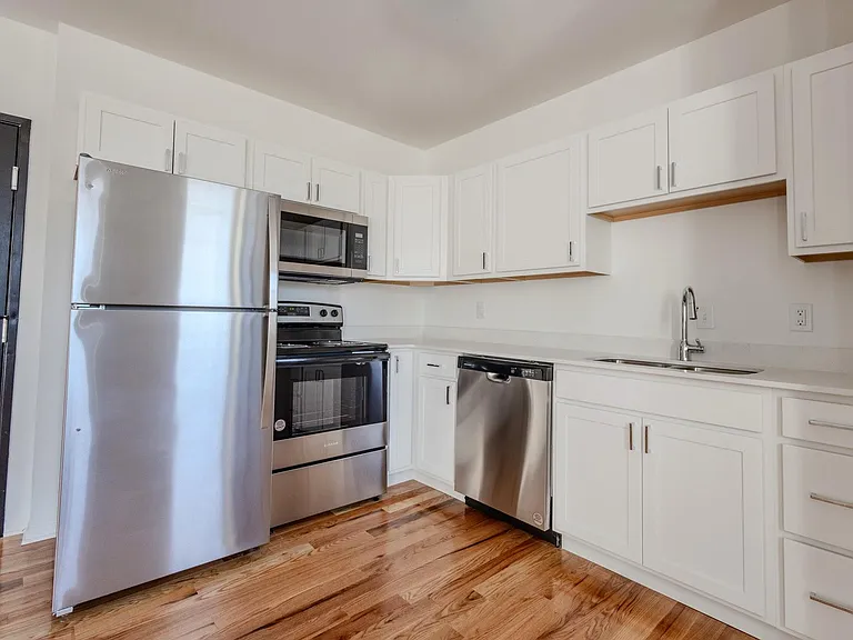 Rink Savoy Apartments — Photo 5