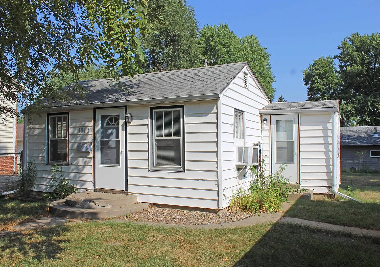 1-Bedroom, 1-Bath House for Rent — Photo 2