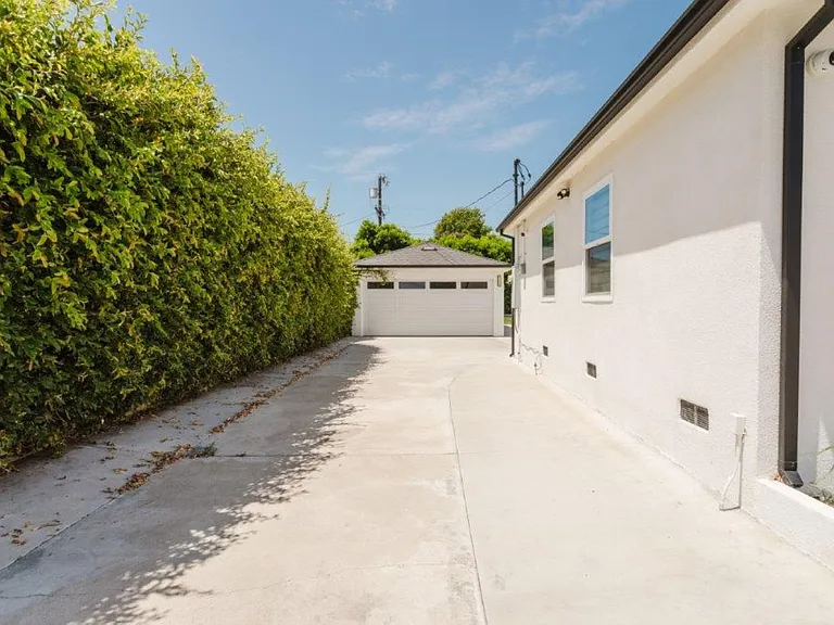8119 Shadyglade Ave — Photo 6