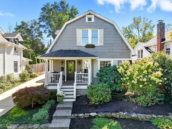 162 Vincent St, Chagrin Falls, OH 44022