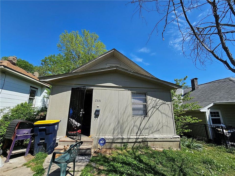 1st image of 2551 Chelsea Ave