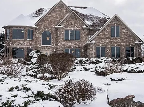 10649 Mountain View Dr, Dexter, MI 48130