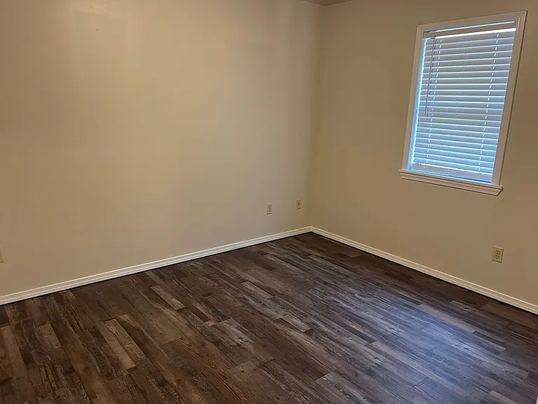 606 Rolling Hills Dr — Photo 10