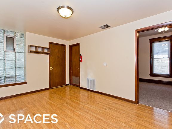 2nd image of 3638 N Lakewood Ave APT 3