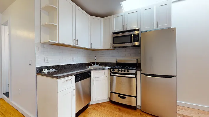 Rented by Bond New York | media 17