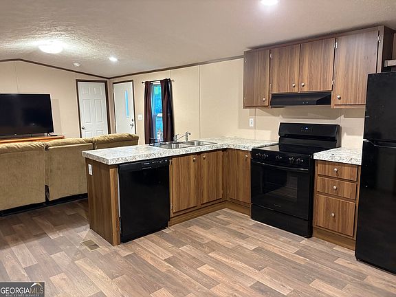3rd image of 24 Robin Ln E