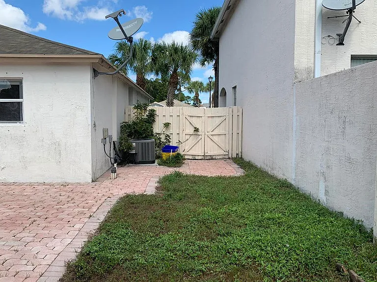 5900 Azalea Cir — Photo 3