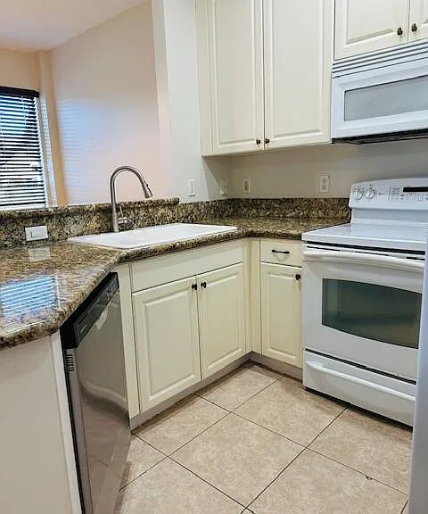 4390 Berkshire Wharf Dr — Photo 34
