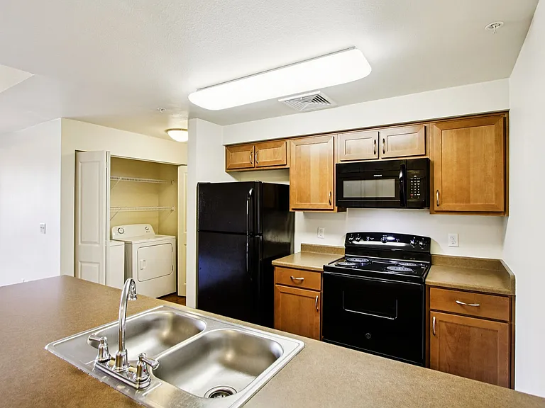 Copper Peak Apartments — Photo 9