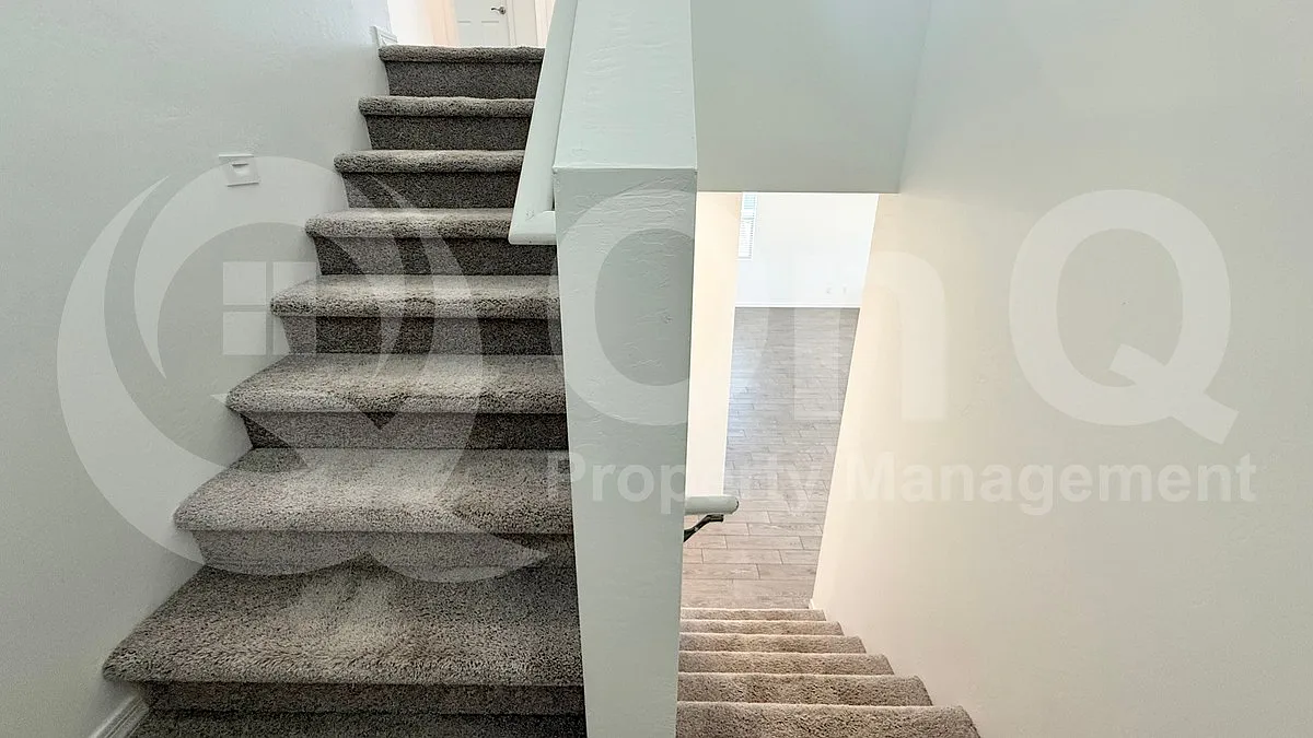 4 bed, 3.0 bath, 2331 sqft, $2,200 — Photo 4