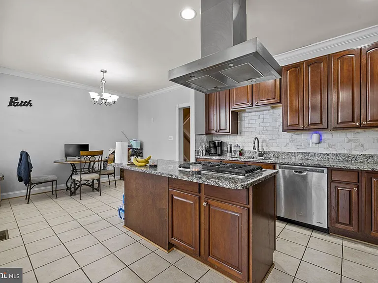 645 McLeary Sq SE — Photo 6
