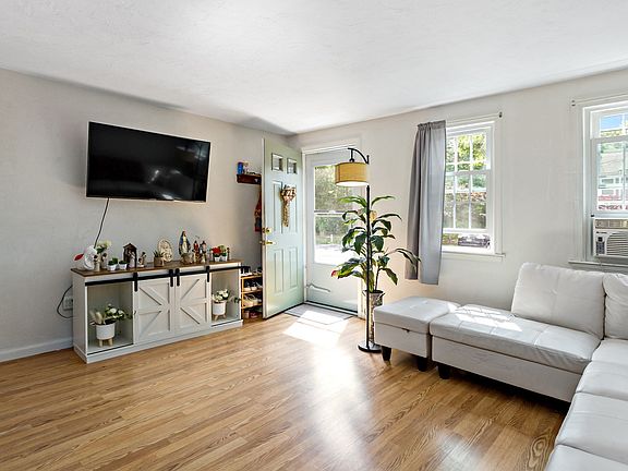 3rd image of 300 Falmouth Rd APT 21C