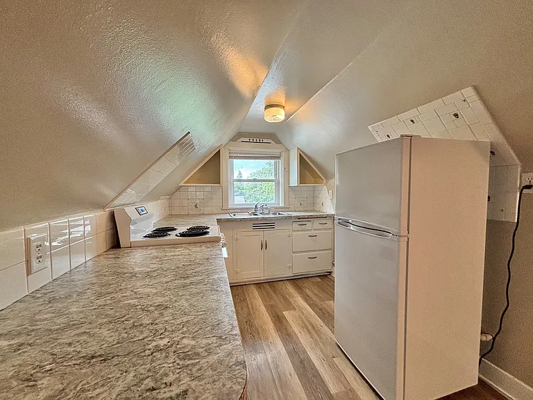 176 S Chestnut St #5 — Photo 8