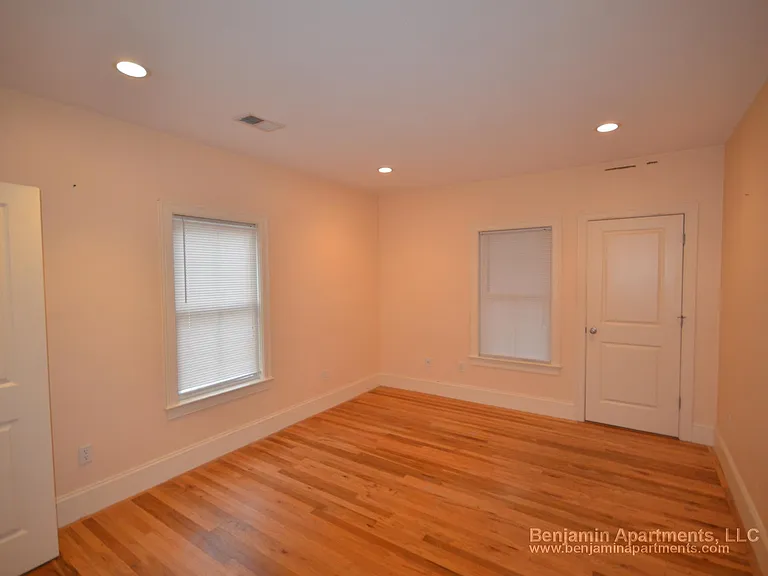 25 Lothrop St #7 — Photo 2