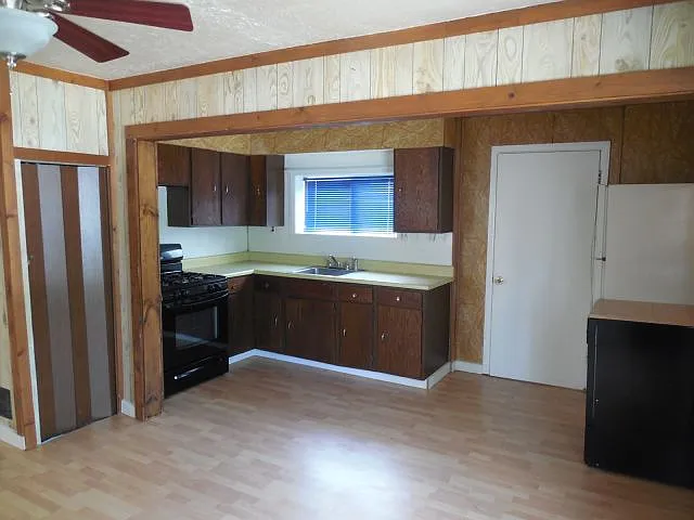 3724 Roosevelt Ave — Photo 2