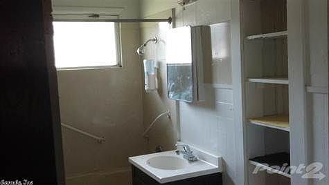 4th image of 1301 Richardson St