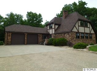 15768 Paradise Ct, Durango, IA 52039