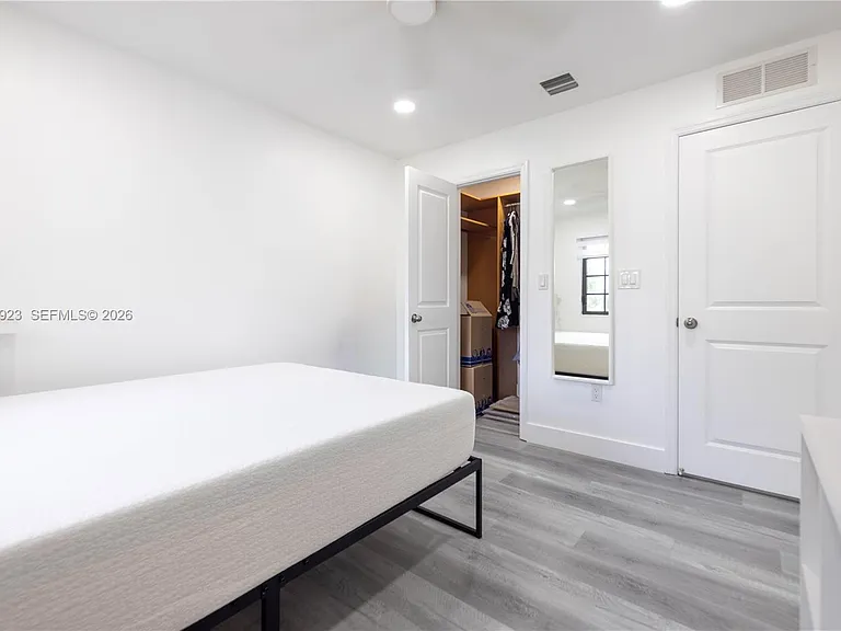 345 NE 194th Ln — Photo 13