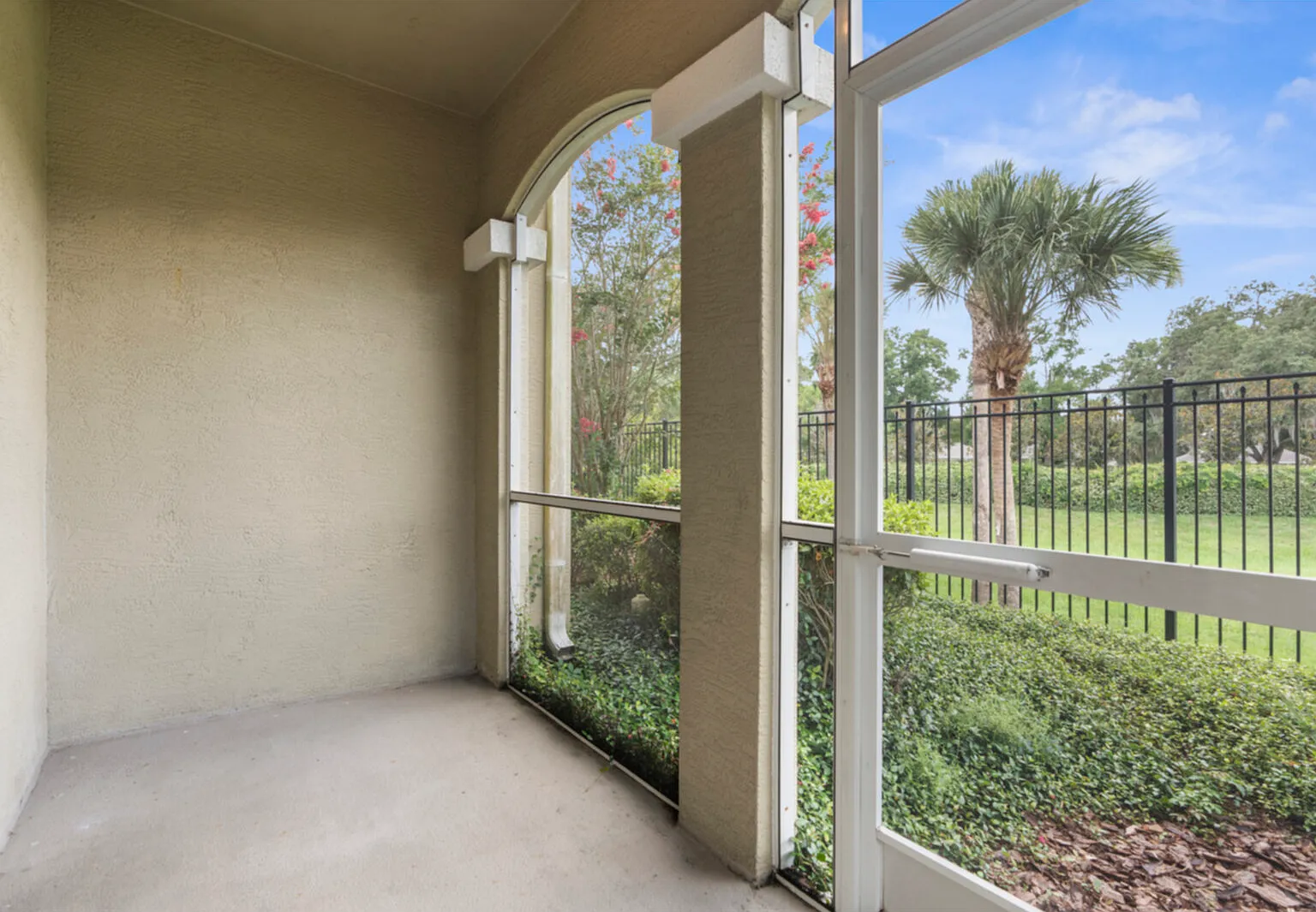 2 bed, 2.0 bath, 1160 sqft, $1,499 — Photo 2