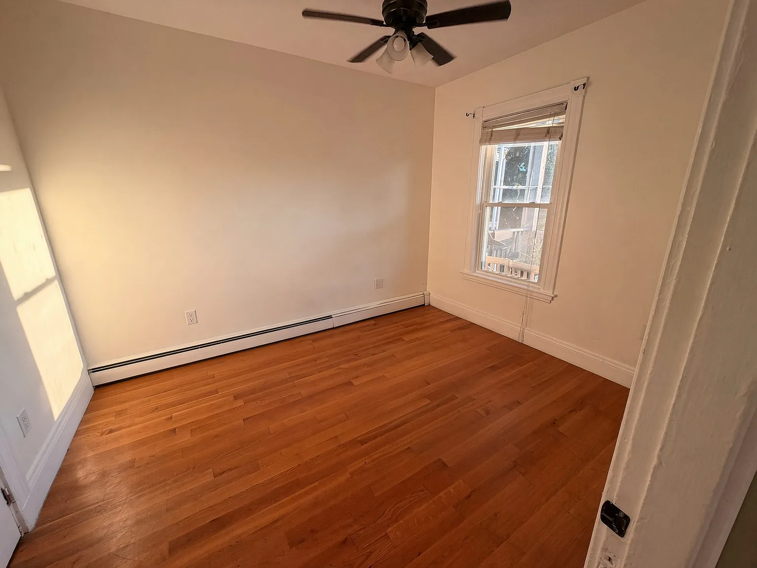 3 bed, 1.5 bath, 875 sqft, $3,600 — Photo 3
