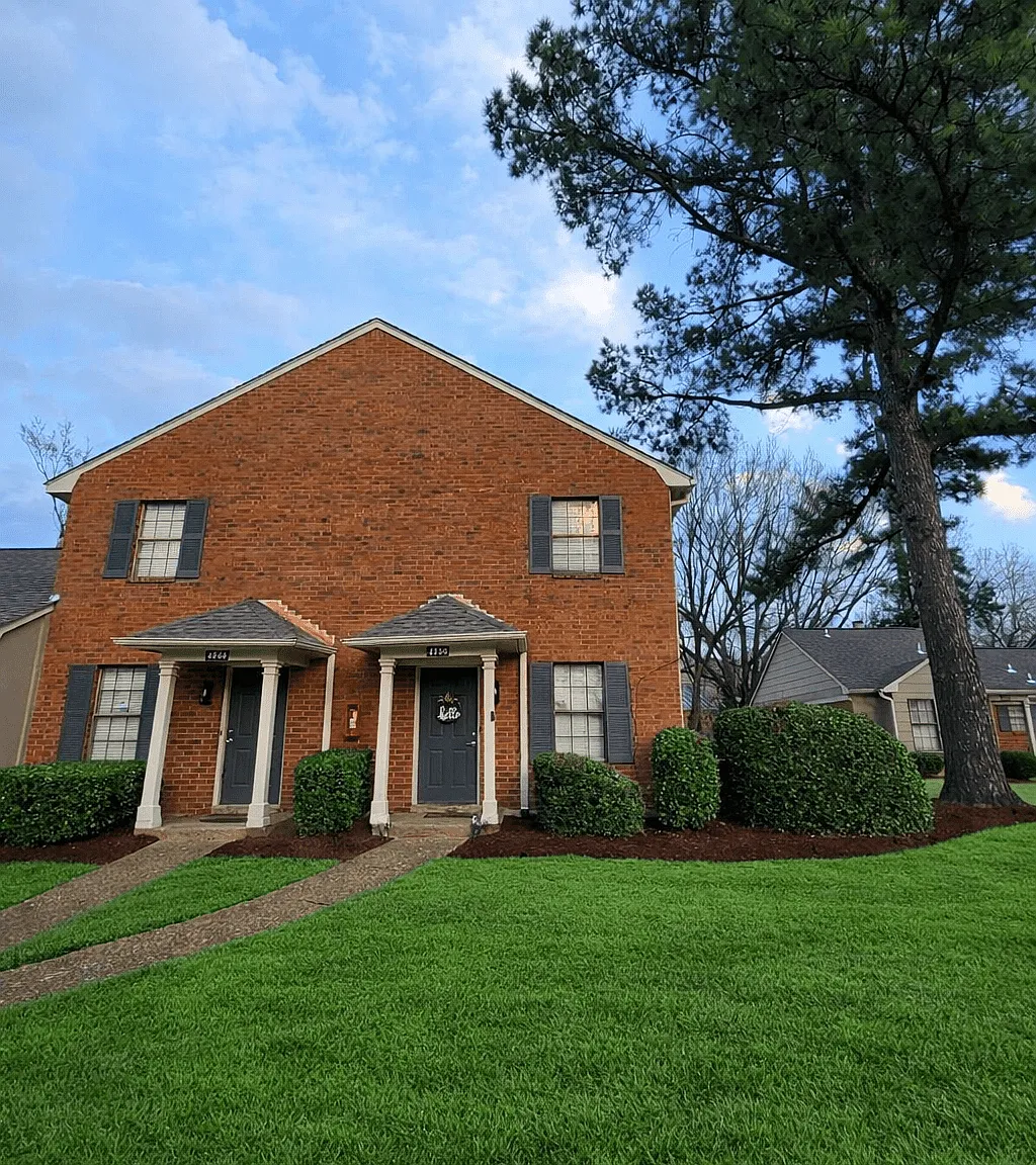 Hedgerow Apartments — Photo 3