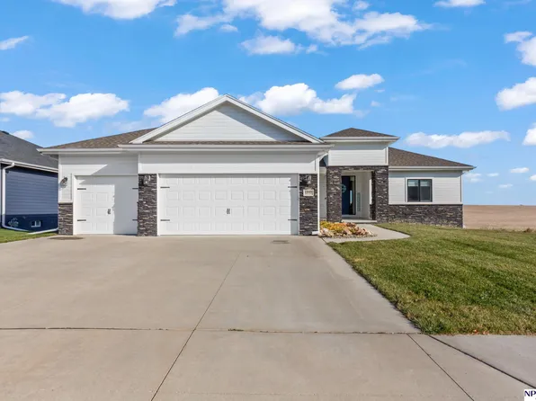 1040 Cady Dr, Arlington, NE 68002